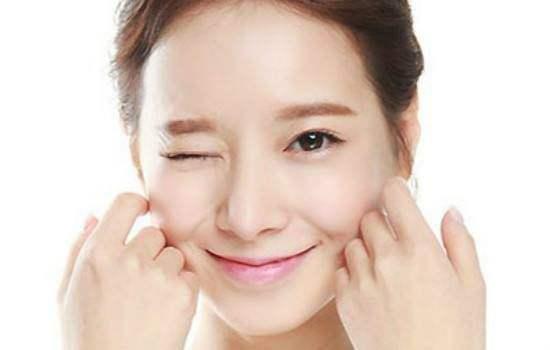 國產(chǎn)眼霜使用對比視頻