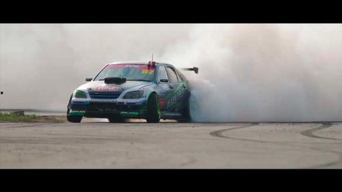 真實(shí)國(guó)產(chǎn)跑車(chē)視頻